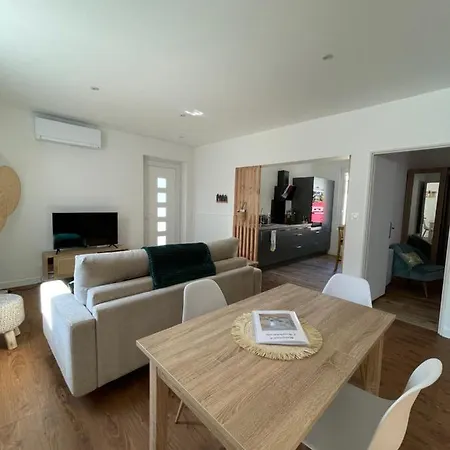 Un Logement Cosy Proche Des Ports Holiday home